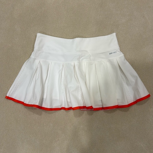 Like new Nike tennis skort size XS - Picture 2 of 2